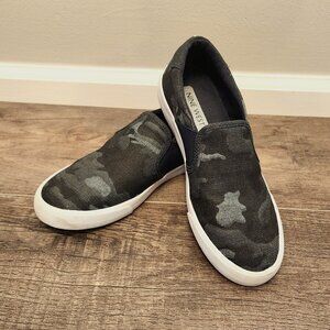 Nine West Women's Slip On Camo Canvas Size 7 1/2 Shoes